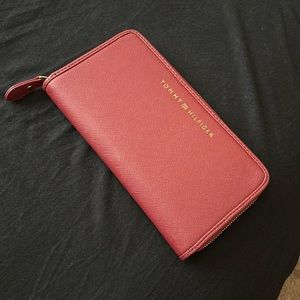 Tommy Hilfiger zip wallet